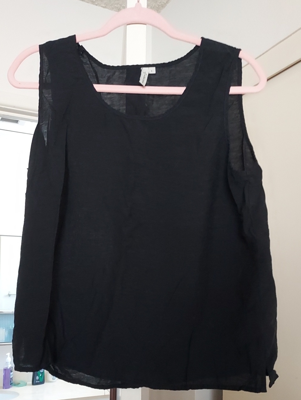 Women’s Black Sleeveless Scoop Neck Camisole